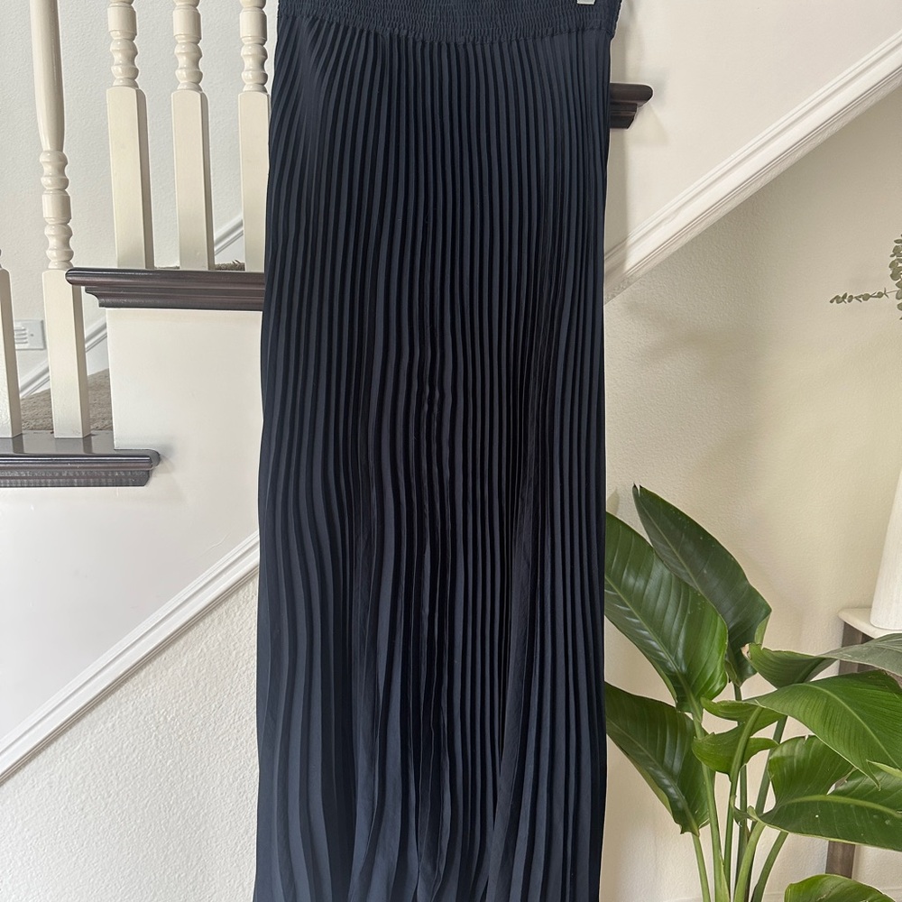 Elegant Black Pleated Skirt